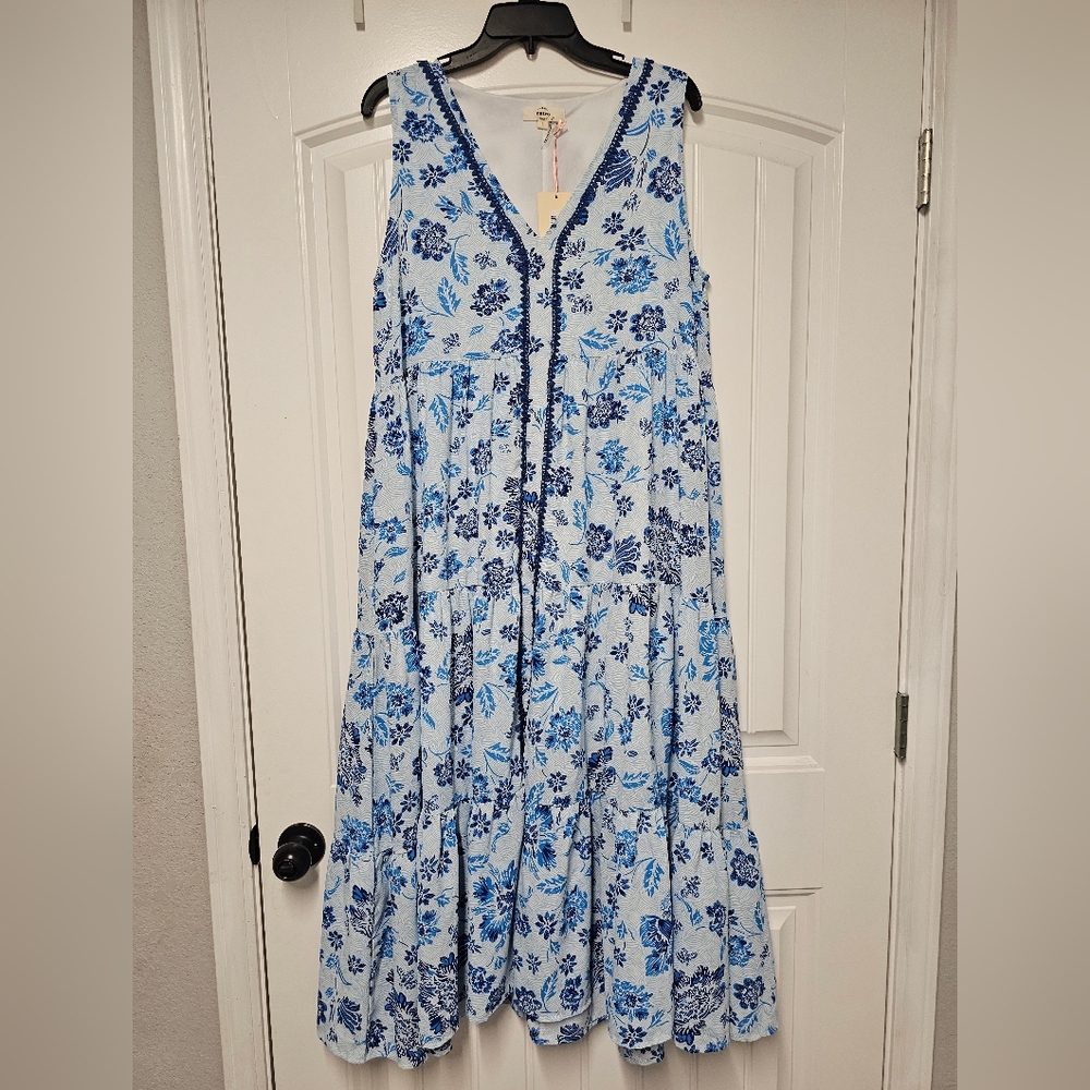 Dress - Picture 5 of 5